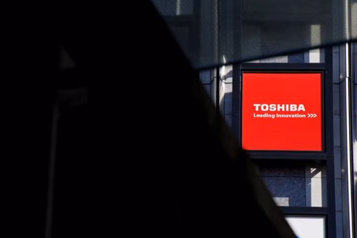Lo ngại an ninh quốc gia, Chính phủ Nhật can thiệp vào vụ bán chip của Toshiba