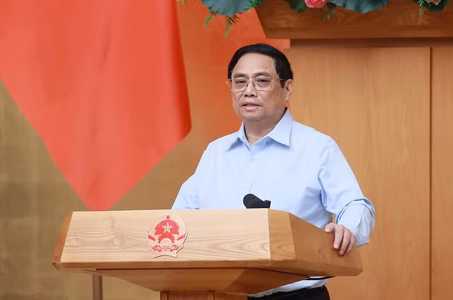 Thủ tướng nêu rõ tiếp tục bám sát thực tiễn, tăng cường phân tích, dự báo tình hình để có phản ứng chính sách kịp thời, hiệu quả, chuẩn bị kỹ các phương án, kịch bản, giải pháp ứng phó, dứt khoát không để bị động, bất ngờ - Ảnh: VGP/Nhật Bắc.
