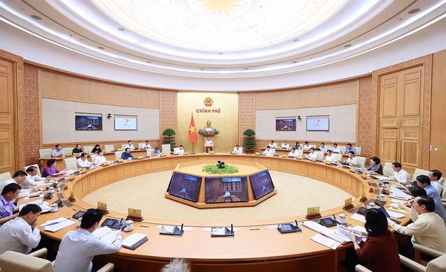 Thủ tướng yêu cầu tăng cường thông tin, truyền thông, nhất là truyền thông chính sách, tuyên truyền về chủ trương, chính sách, kết quả kinh tế - xã hội - Ảnh: VGP/Nhật Bắc.