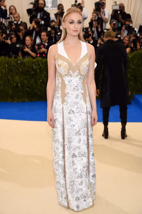 Thoi trang dep hut hon cua sao tren tham do Met Gala - Anh 9