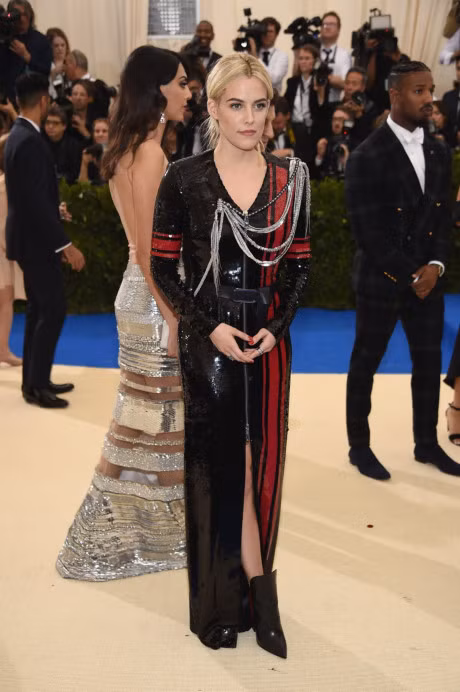 Thoi trang dep hut hon cua sao tren tham do Met Gala - Anh 7