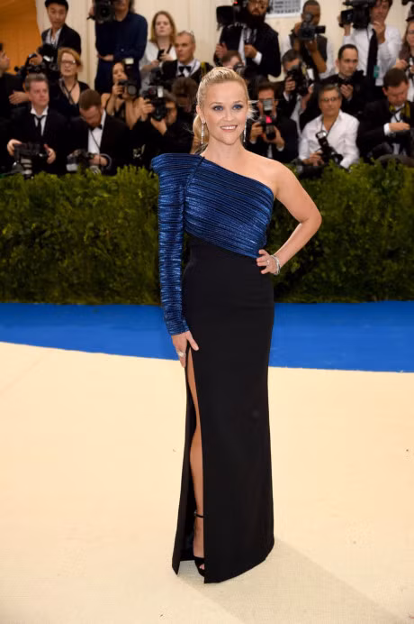 Thoi trang dep hut hon cua sao tren tham do Met Gala - Anh 10