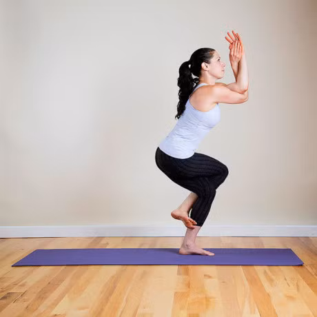 10 tu the yoga giam beo sau sinh ban can biet - Anh 8