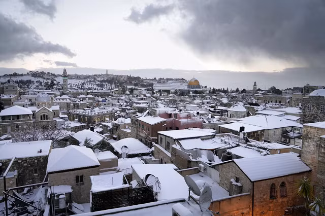 Ảnh: Jerusalem phủ “tấm chăn” trắng sau trận bão tuyết hiếm gặp ảnh 6