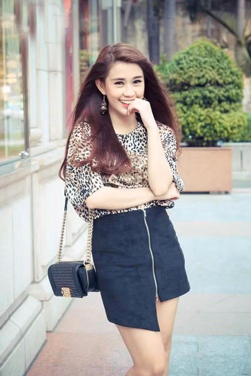 Mặc chân váy da đẹp như sao Việt