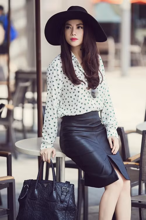 Mặc chân váy da đẹp như sao Việt