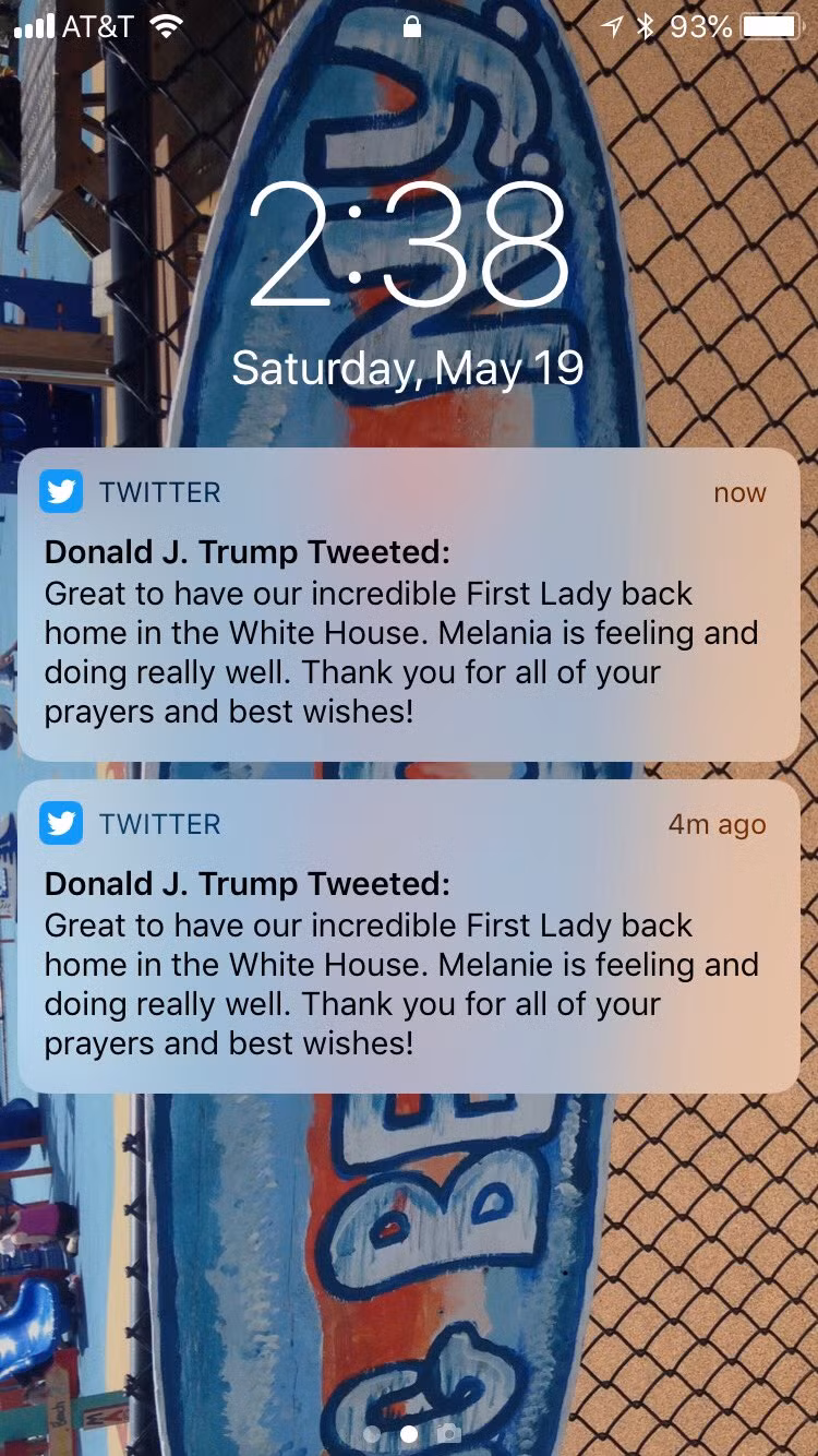Đoạn tweet mà ông Trump đăng lên trước (bên dưới) và sau khi sửa (bên trên) Đoạn tweet mà ông Trump đăng lên trước (bên dưới) và sau khi sửa (bên trên)