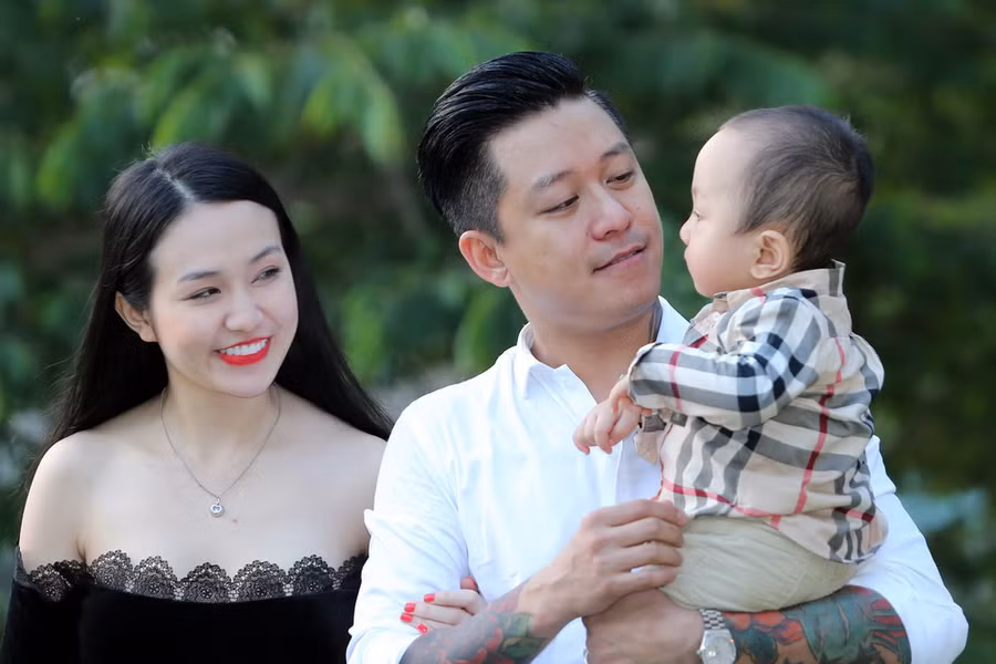 Gia đình nhỏ hạnh phúc của Tuấn Hưng. Gia đình nhỏ hạnh phúc của Tuấn Hưng.