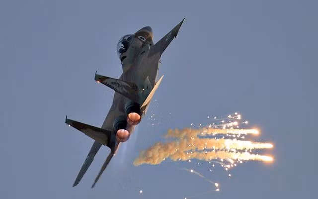 Israel tấn công tên lửa vào các vị trí quân sự ở trung tâm Syria