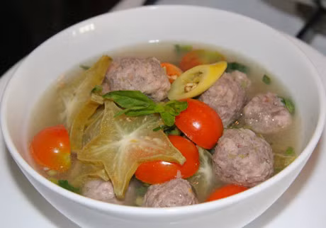 2 cach nau canh chua thit vien cho ngay nong nuc - Anh 2