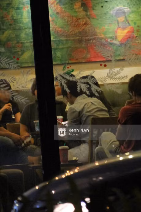 Kang Tae Oh thay do ngay tren xe khi ra san bay, vay tay chao fan Viet tro ve Han ngay trong dem - Anh 8