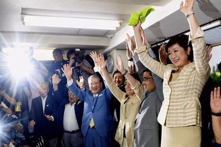 Tokyo có nữ thống đốc đầu tiên