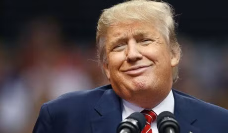 Yeu the truoc ba Clinton, ong Trump quay ngoat sang nguoi da mau de lay long - Anh 1