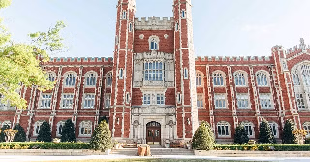 Khuôn viên trường ĐH Oklahoma.