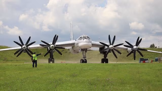 Máy bay Tu-95MS