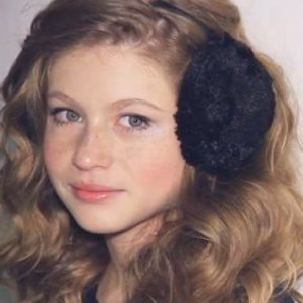 ​Gisele Bundchen sinh năm 1980 trong một gia đình trung lưu, mang 2 dòng máu Brazil – Đức. Từ nhỏ, Giesle đã nói thành thạo 4 thứ tiếng: Bồ Đào Nha, Tây Ban Nha, Anh và Đức. 