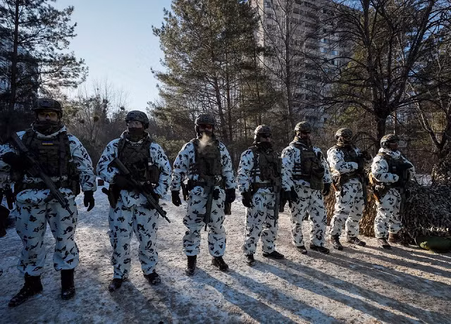 Ukraine tập trận tại khu vực bỏ hoang sau thảm họa hạt nhân Chernobyl ảnh 1
