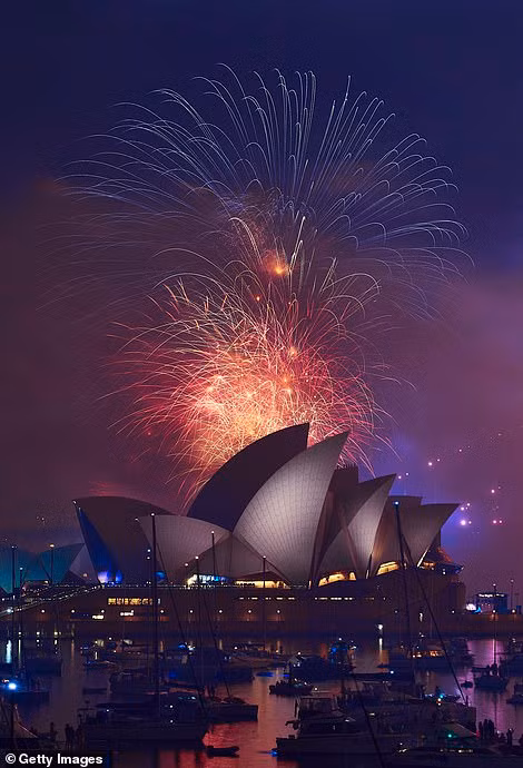 Pháo hoa trên nhà hát Sydney