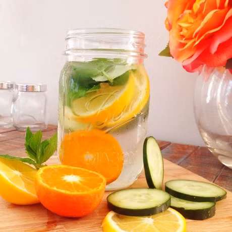 Mach ban cach lam nuoc detox dep da, giai nhiet mua he - Anh 1