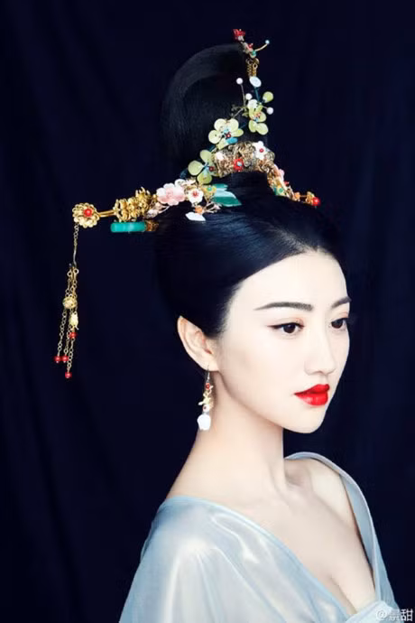 Ngam nhan sac my nhan co trang duoc khen dep hon ca Pham Bang Bang - Anh 26