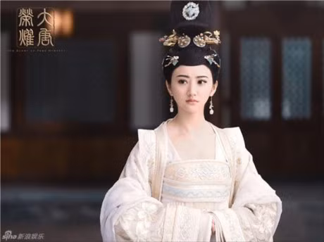 Ngam nhan sac my nhan co trang duoc khen dep hon ca Pham Bang Bang - Anh 10