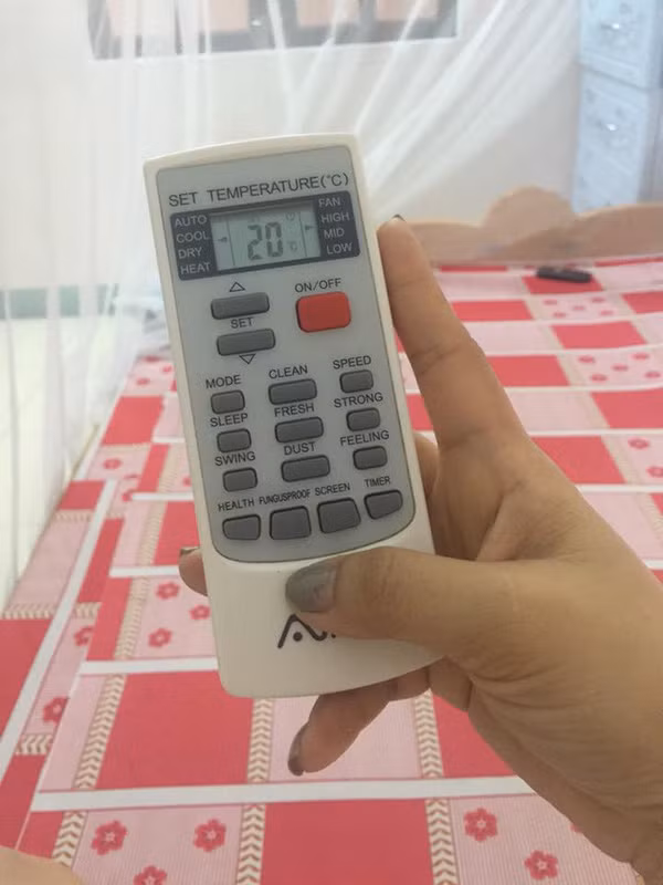 Nhiều dân mạng cho rằng, việc tốn tiền sửa điều hòa nhiệt độ do dùng chế độ Dry của người "tố" chỉ là chuyện câu like. Nhiều dân mạng cho rằng, việc tốn tiền sửa điều hòa nhiệt độ do dùng chế độ Dry của người "tố" chỉ là chuyện câu like.