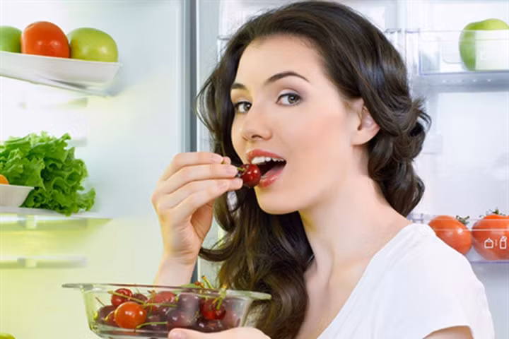Không tráng miệng bằn trái cây ngay sau khi ăn. 