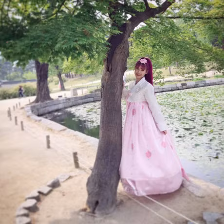 Khoi My dien Hanbok nhi nhanh ben Kelvin Khanh trong tuan trang mat som - Anh 1