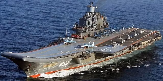 Một mẫu hạm hàng không Admiral Kuznetsov của Nga