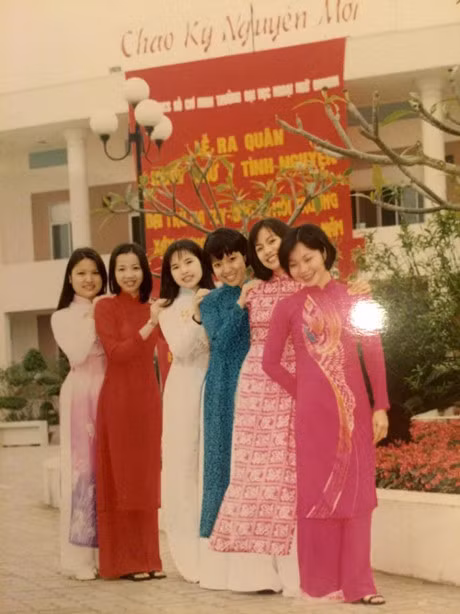 Bat ngo hinh anh cua MC Thao Van 20 nam truoc - Anh 4
