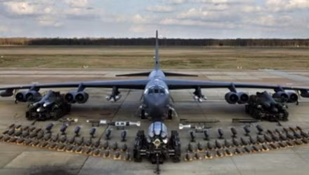 Một chiếc B-52H cùng với lượng vũ khí khổng lồ. Ảnh: National Interest.