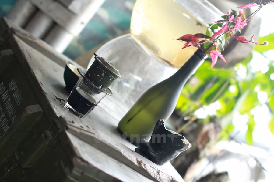 Độc đáo quán càphê “phong cách” chiến tranh ở cố đô Huế ảnh 13