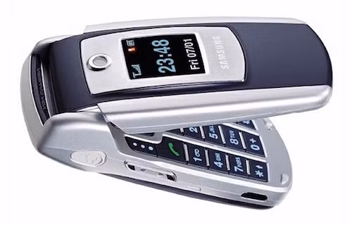 sAMSUNG-e-700-8837-1429165907.jpg