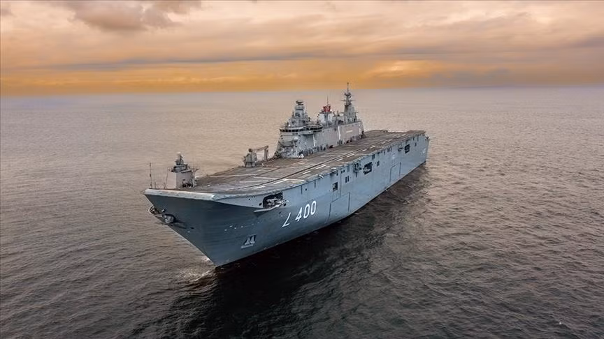 Tàu TCG Anadolu.