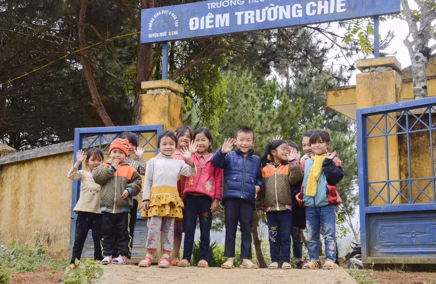 Những ánh mắt hồn nhiên, nụ cười trong sáng đã “neo” vào lòng biết bao người sự mến thương...