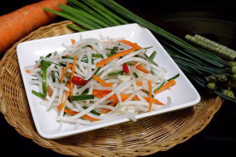Cach lam dua gia gion ngot, thanh mat giai ngan bua com nhieu thit - Anh 4