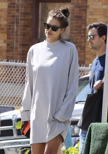 Irina Shayk di cho mua do sau hon 1 tuan sinh con - Anh 1