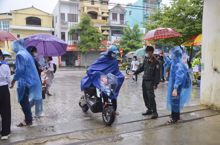Thí sinh điểm trường THPT thành phố Điện Biên Phủ vào trường thi