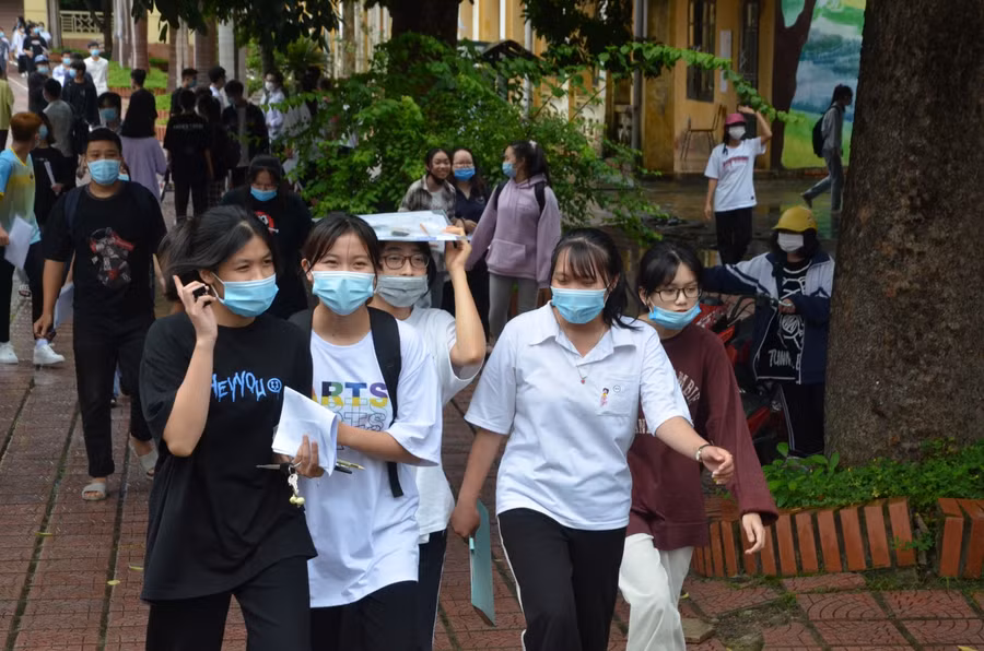 Thí sinh ra khỏi phòng thi với tâm thế phấn khởi