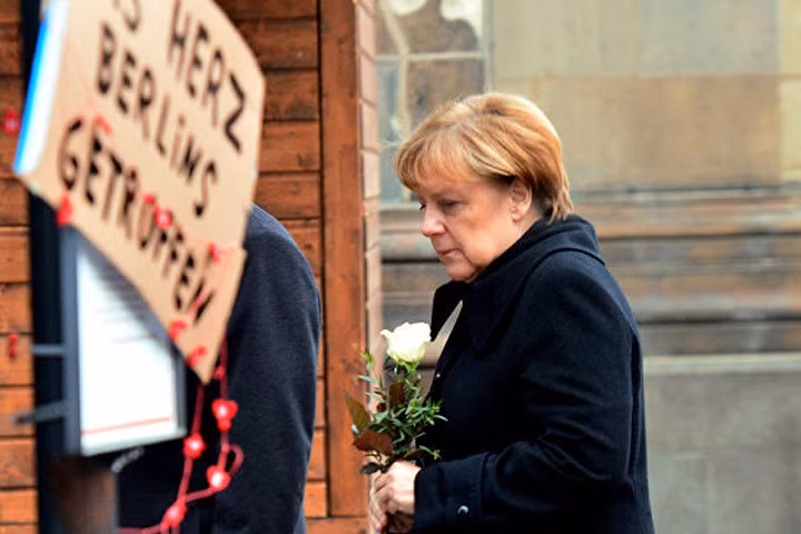 Bà Merkel gây ảnh hưởng đến chính sách của Mỹ đối với Nga thế nào?