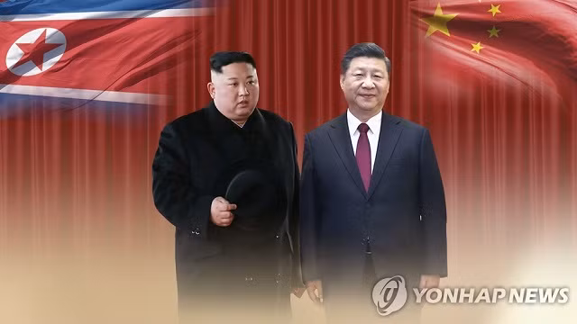 Chủ tịch Kim Jong-un và Chủ tịch Trung Quốc Tập Cận Bình (phải)