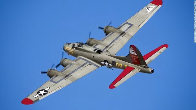 B-17 được mệnh danh là pháo đài bay.