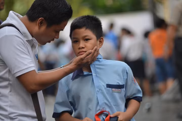 Người Pháp dạy con tôn trọng, người Việt dạy con vâng lời