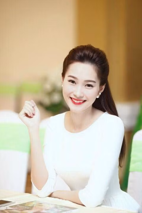Nụ cười tỏa sáng của hoa hậu Đặng Thu Thảo Nu cuoi toa sang cua hoa hau Dang Thu Thao