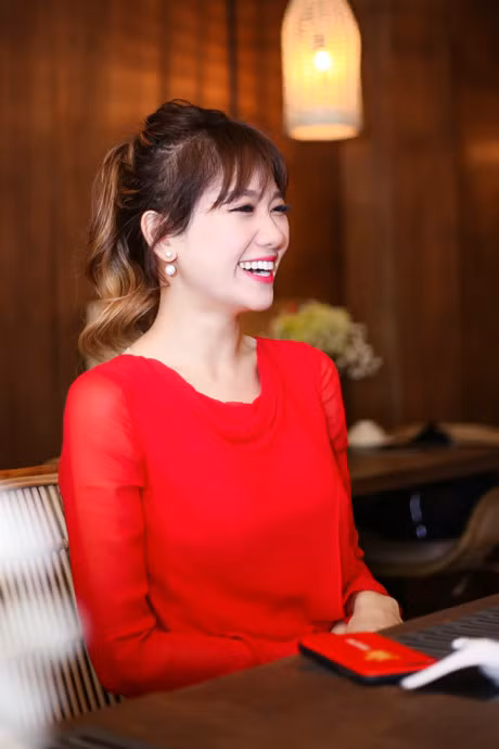 Hari Won diện cây đỏ đọ sắc cùng Nam Em - Ảnh 6 Hari Won dien cay do do sac cung Nam Em - Anh 6