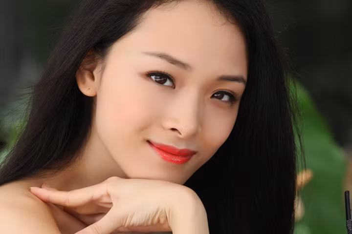 Hoa hậu Trương Hồ Phương Nga và cái giá phải trả cho "con đường ngắn nhất"