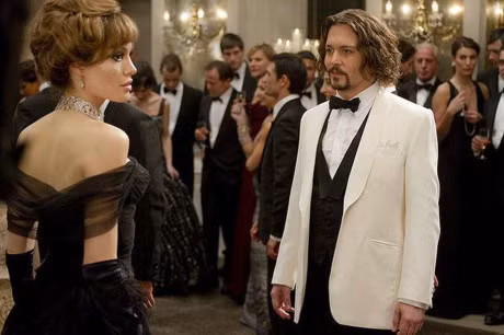 Johnny Depp gioi thieu luat su cho Angelina Jolie chong lai Brad Pitt - Anh 3