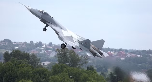 T-50 - Máy bay chiến đấu thế hệ thứ 5 do hãng Sukhoi chế tạo trong một chuyến bay thử
