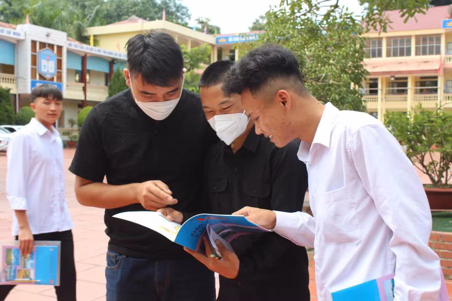 Tổ hợp môn Khoa học Xã hội được đánh giá là nhẹ nhạng hơn, nhiều người có thể đạt điểm trên 8.