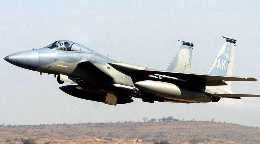 Một máy bay chiến đấu F-15 C